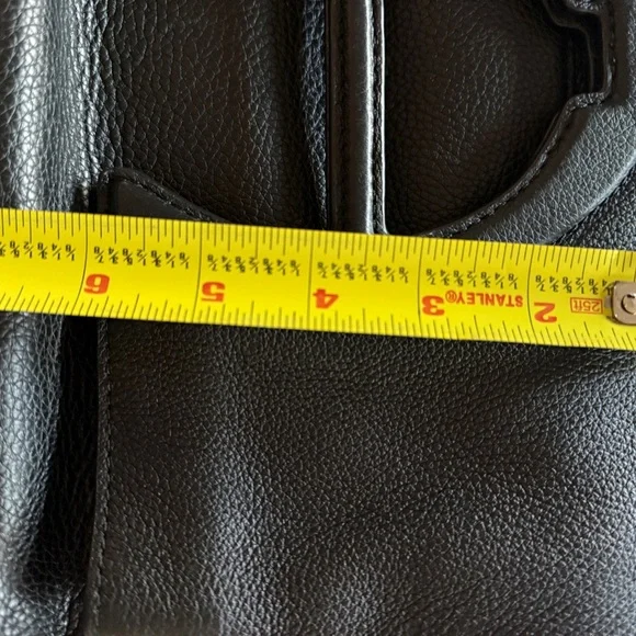 Etienne Aigner Black Clutch - Picture 12 of 13